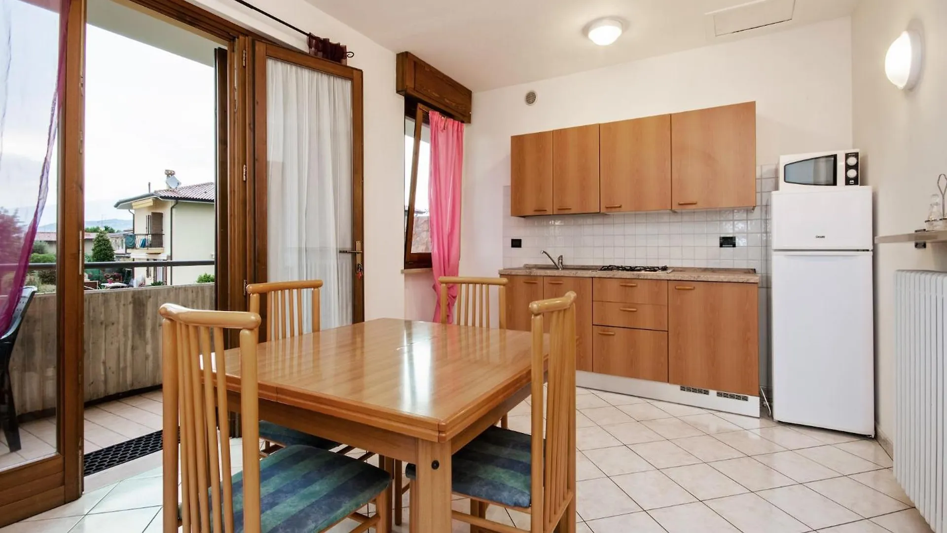 Holiday Apartment Near The Lake Shared Swimming Pool Lazise