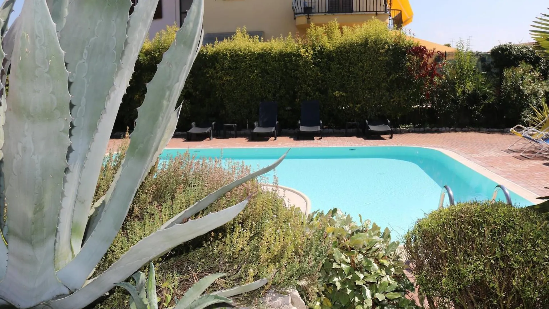 Holiday Apartment Near The Lake Shared Swimming Pool Lazise Italy
