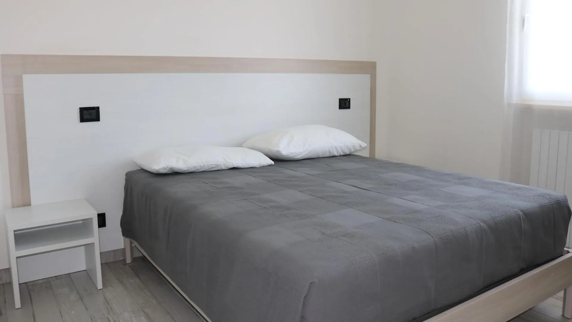 Holiday Apartment Near The Lake Shared Swimming Pool Lazise 0*,  Italy