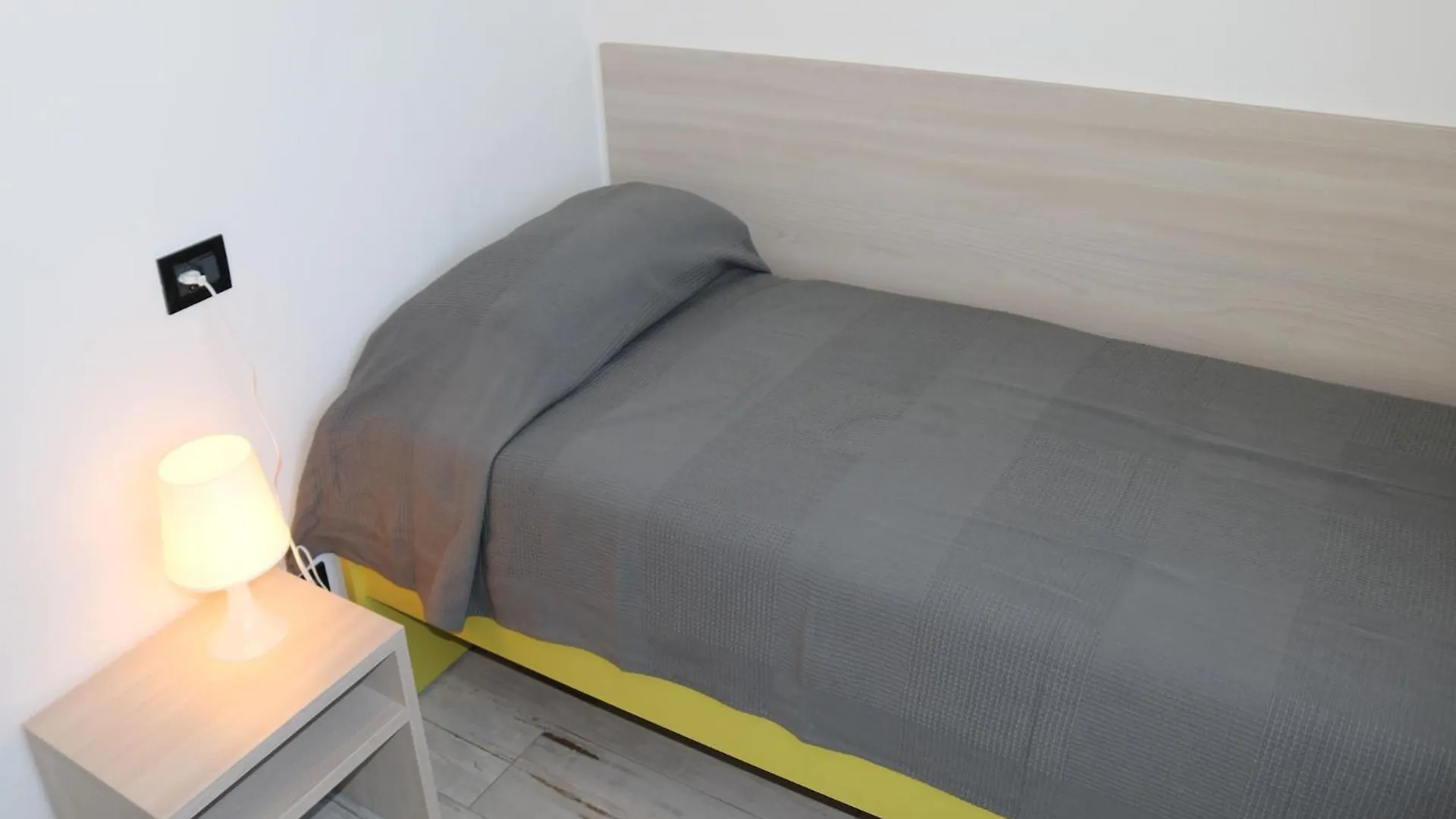 Holiday Apartment Near The Lake Shared Swimming Pool Lazise 0*,  Italy