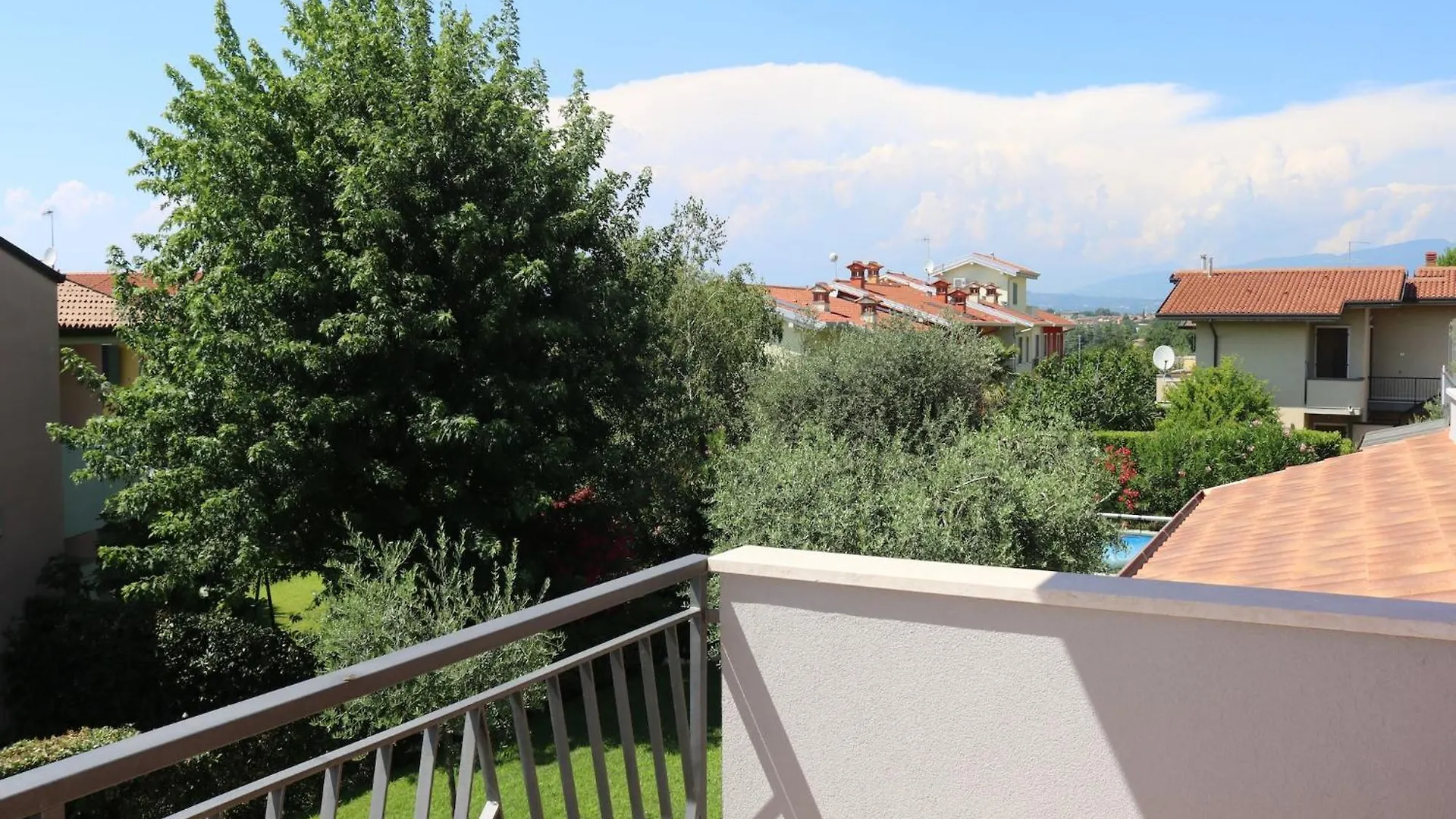 Holiday Apartment Near The Lake Shared Swimming Pool Lazise