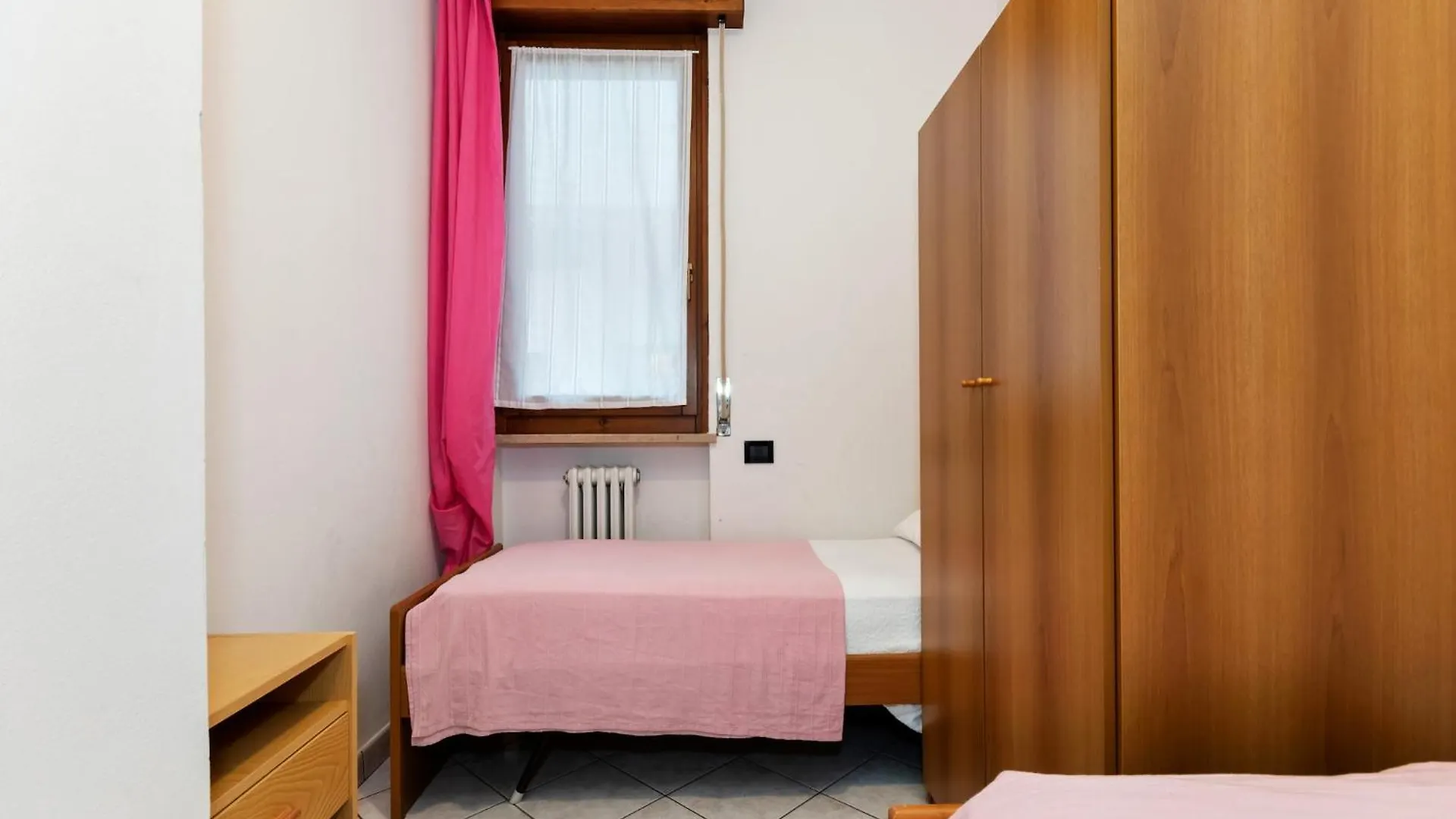 Holiday Apartment Near The Lake Shared Swimming Pool Lazise Feriehus